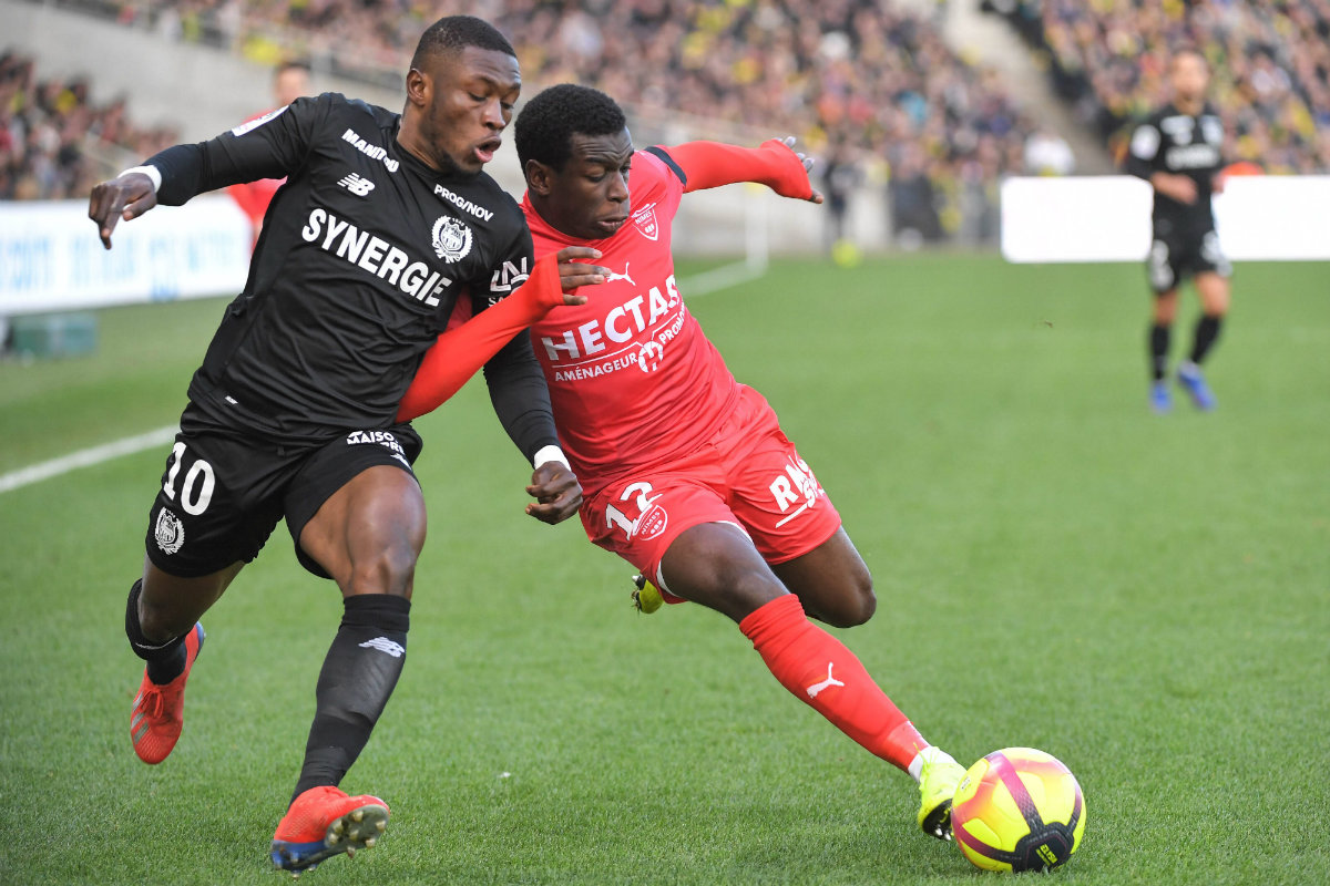 Nantes dejó ir la ventaja y perdió contra Nimes (AFP)
