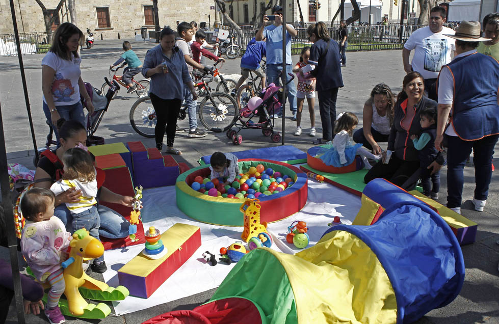 Protesta de estancias infantiles en Guadalajara (Fernando Carranza)