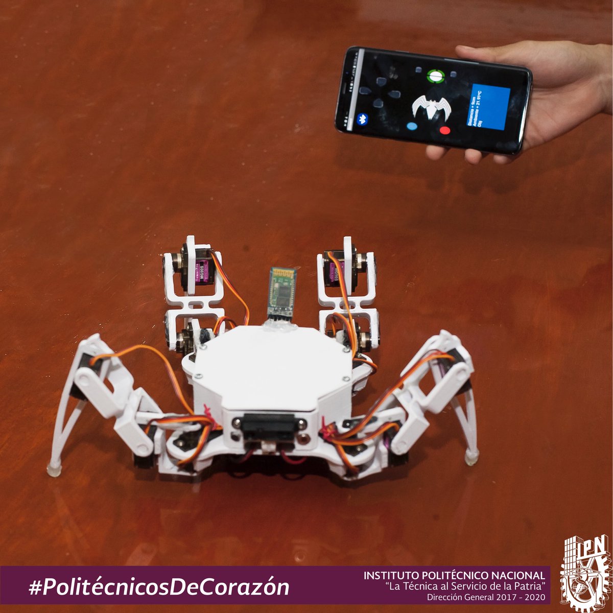El sensor de distancia funciona de acuerdo al avance del robot entre los escombros. IPN