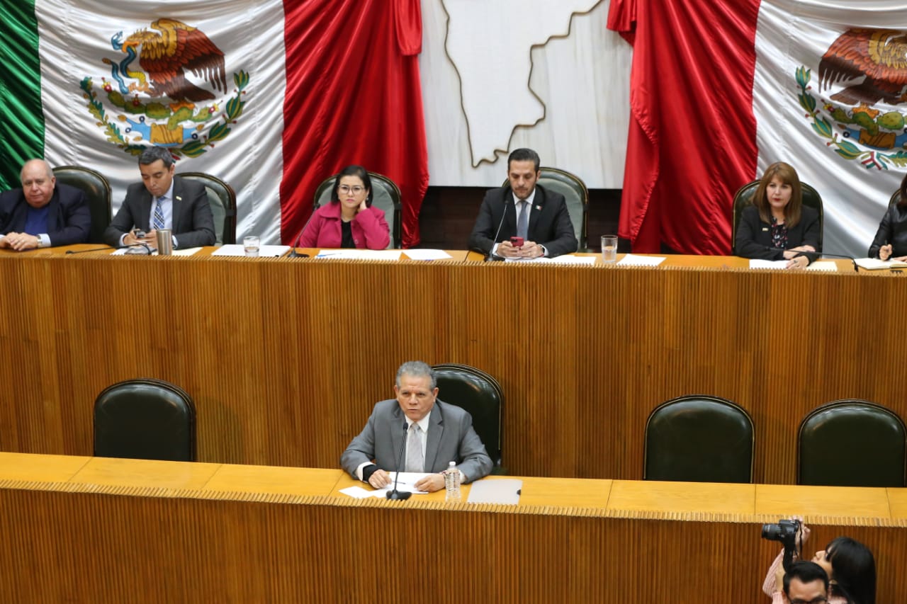 El director de la AET, Jorge Longoria, respondió a los diputados y aseguró que el aumento de tarifas es una posibilidad. Foto: Leonel Rocha