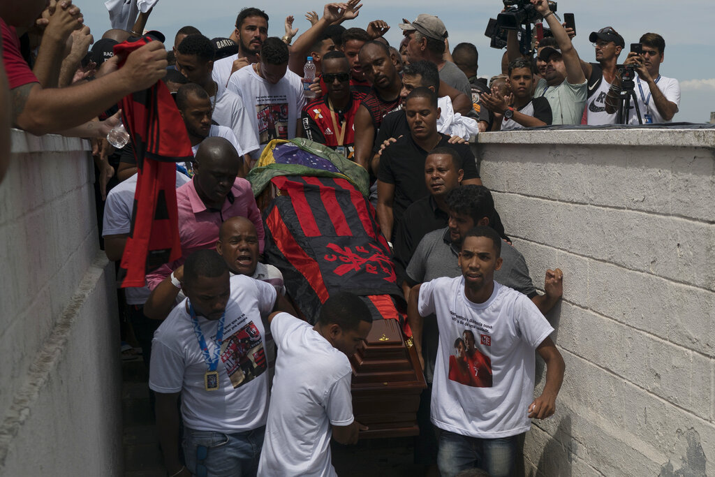 Flamengo ofrece compensar a familias de víctimas de incendio (AP)