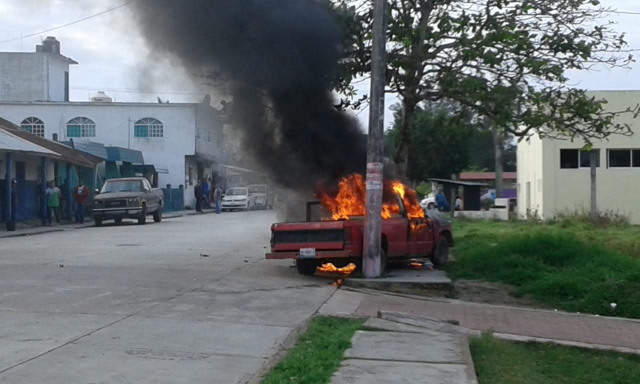 Incendio de camioneta.