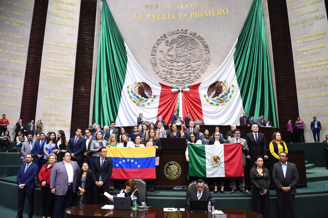 La bancada del PAN en la tribuna de la Cámara de Diputados (Especial)