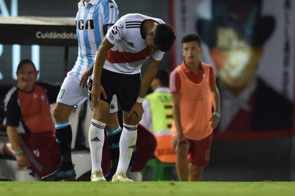 Exequiel Palacios durante el juego contra Racing (Twitter @CARPOficial)
