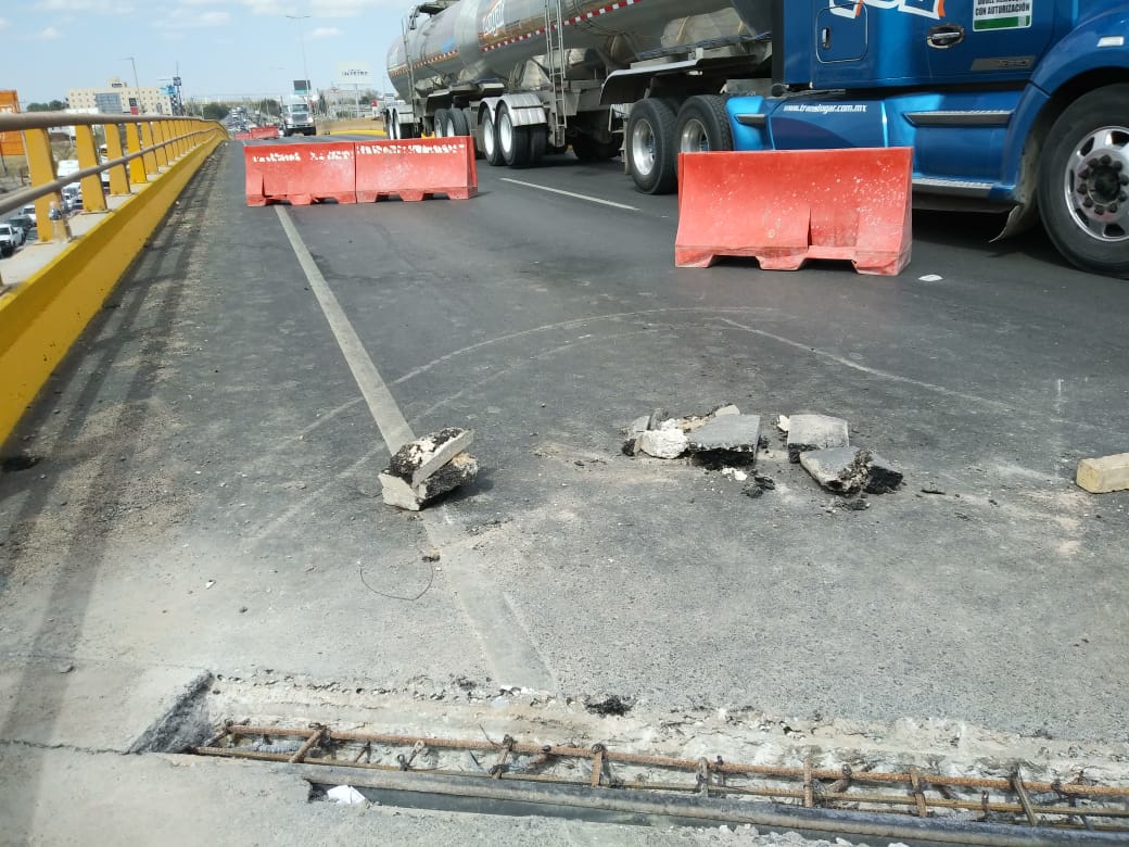 La grieta es en el carril derecho. (Multimedios Laguna)