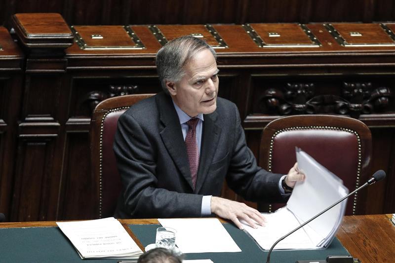 El ministro italiano de Exteriores, Enzo Moavero Milanesi, durante un discurso sobre la crisis en Venezuela en la Cámara Baja en Roma. (EFE)