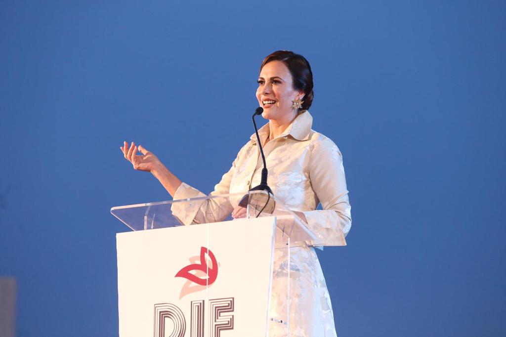 La presidenta DIF Sinaloa, Rosy Fuentes de Ordaz.
