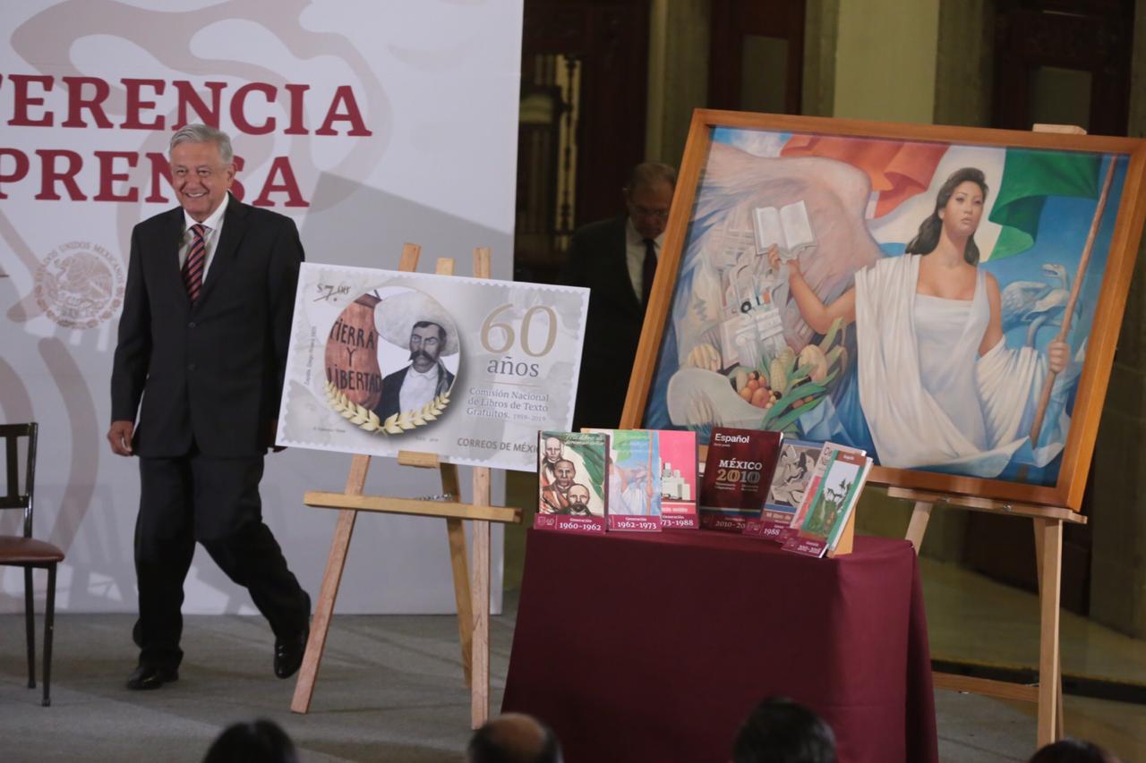 AMLO celebró el 60 aniversario de la Comisión Nacional de Libros de Texto Gratuito. (Jesús Quintanar)