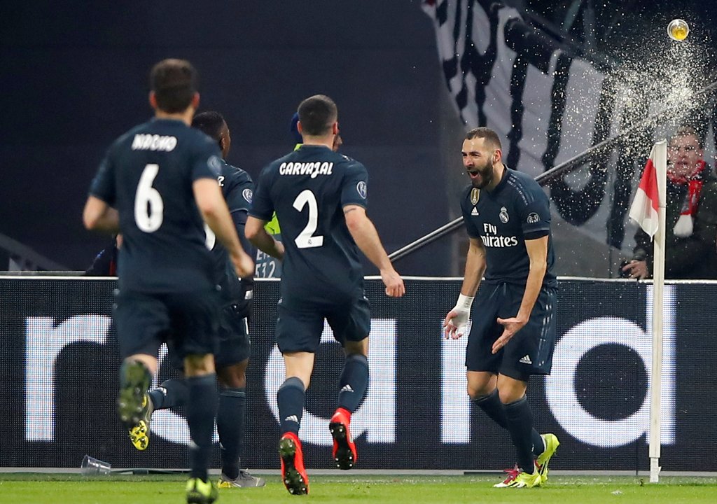 Benzema marcó el primer gol de la victoria merengue (Reuters)