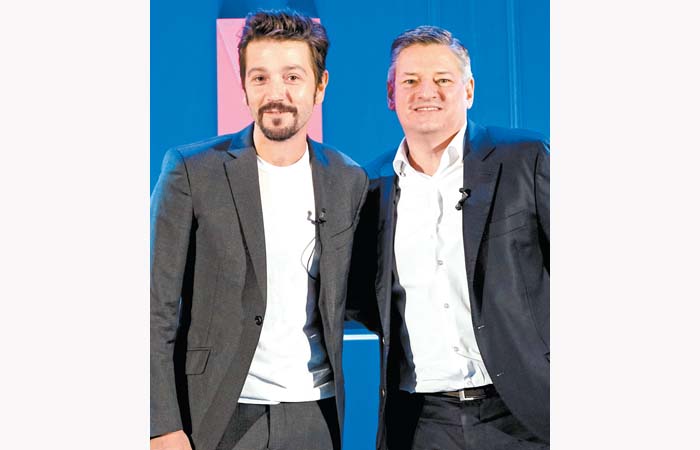 Diego Luna moderó el panel con Sarandos. ESPECIAL