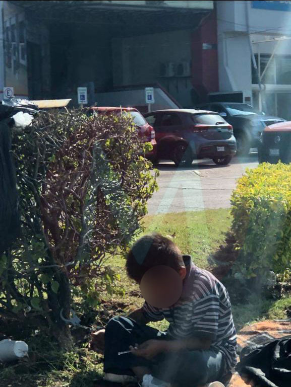 Esposan a menor de edad