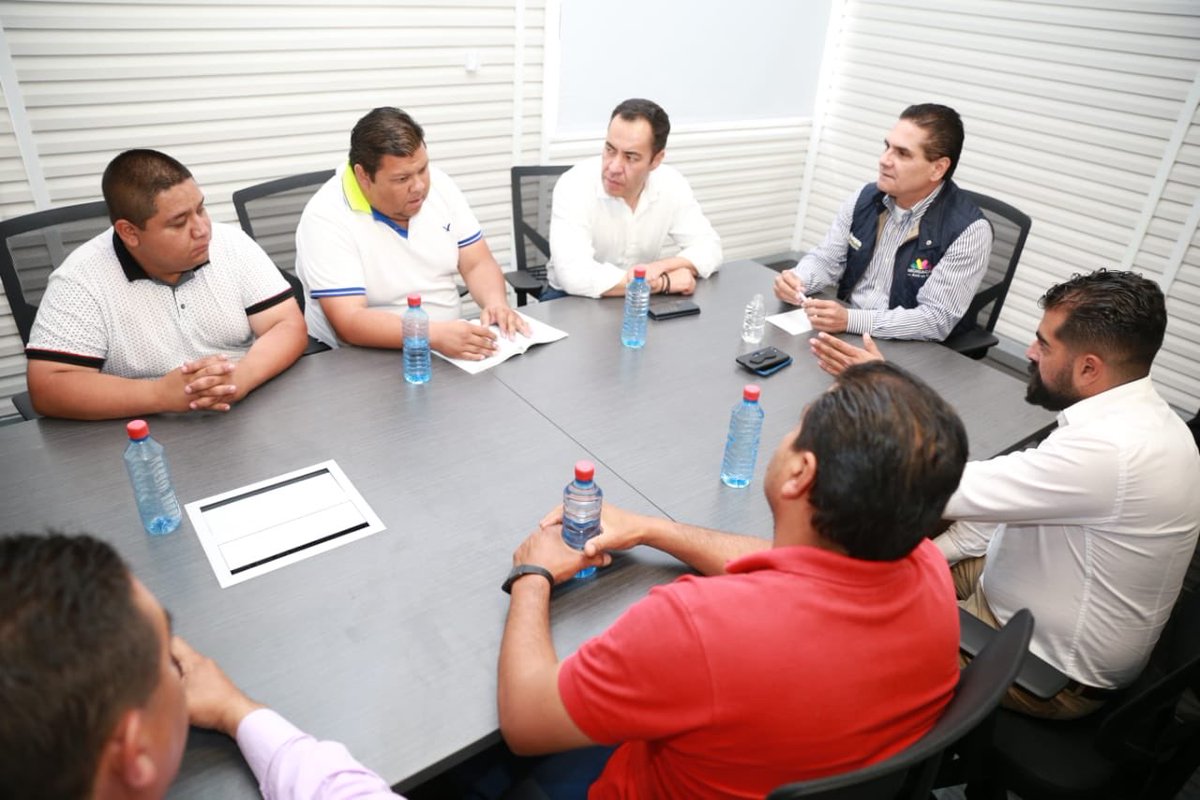 El gobernador de Michoacán informó que se reunió con representantes de la CNTE. (Tomada de @Silvano_A)