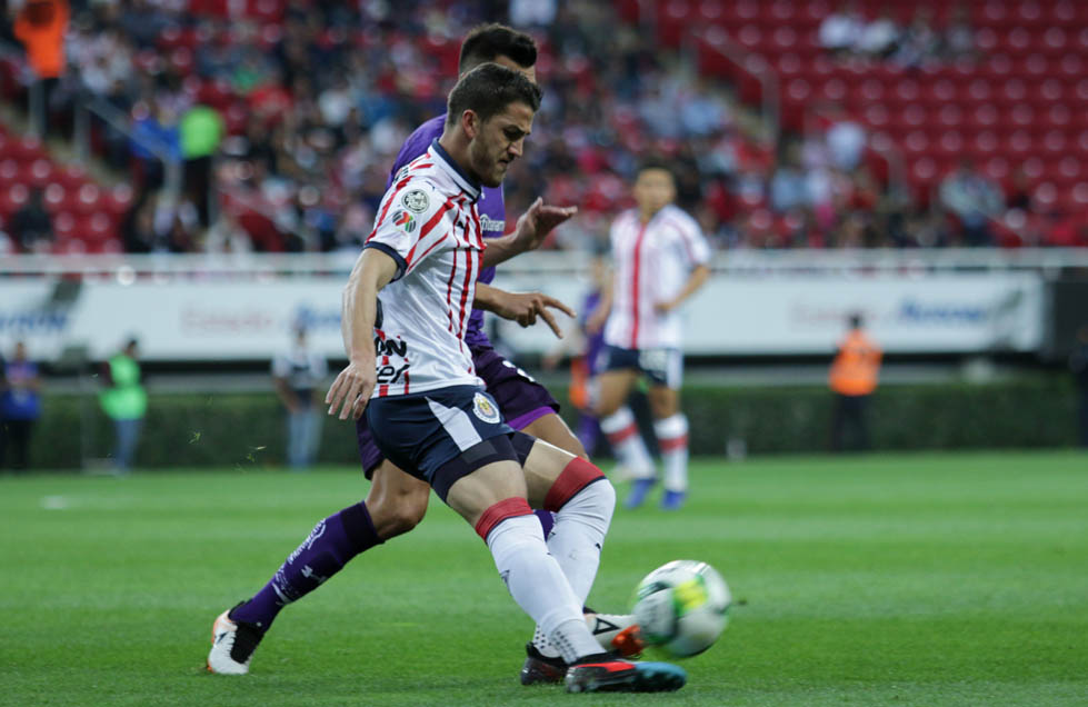 Hiram Mier es titular indiscutible en Chivas (Imago 7)