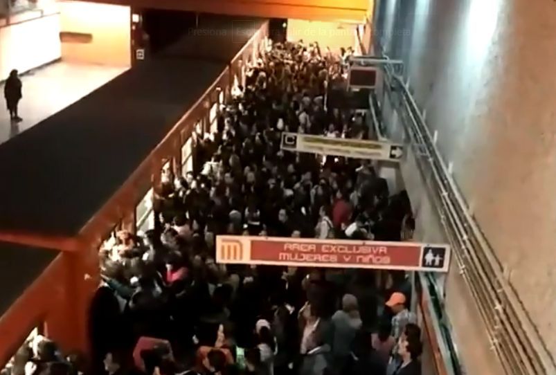 En la Línea 7 hay estaciones saturadas, con dirección a Barranca del Muerto. | Twitter