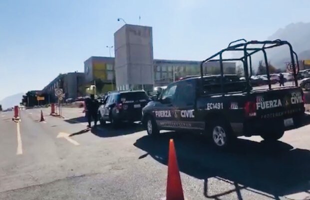 Patrullas de Fuerza Civil resguardaron el plantel.