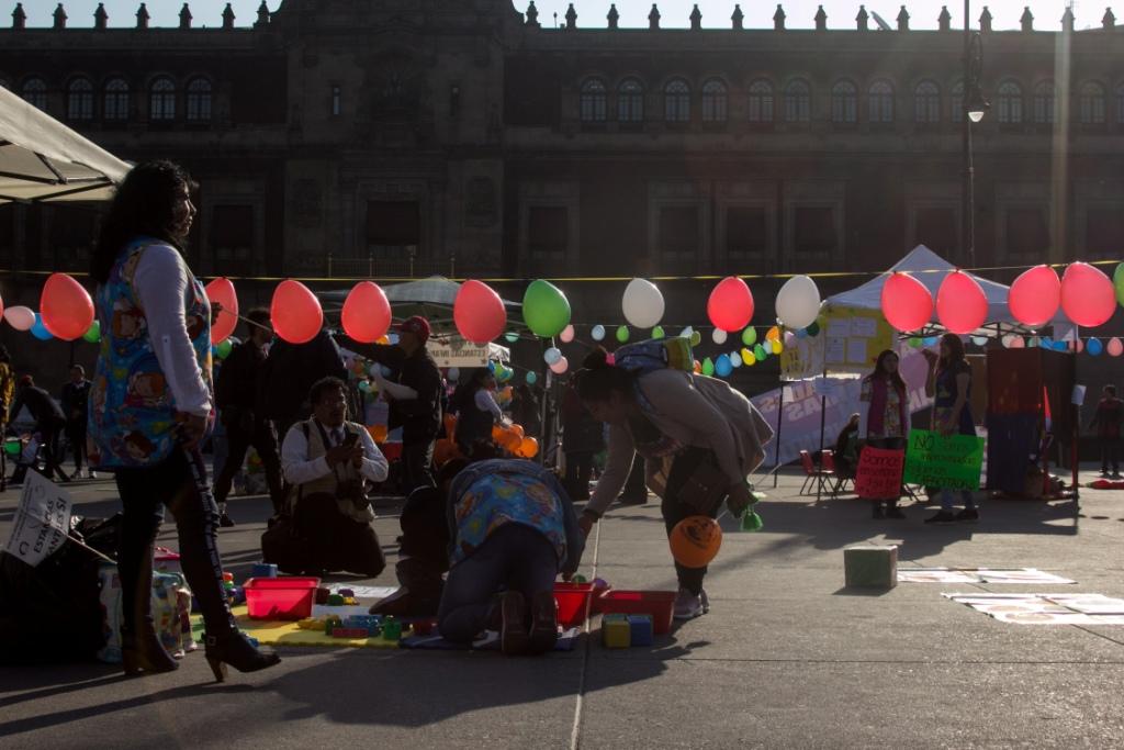 Protesta de estancias infantiles frente a Palacio Nacional (Cuartoscuro)