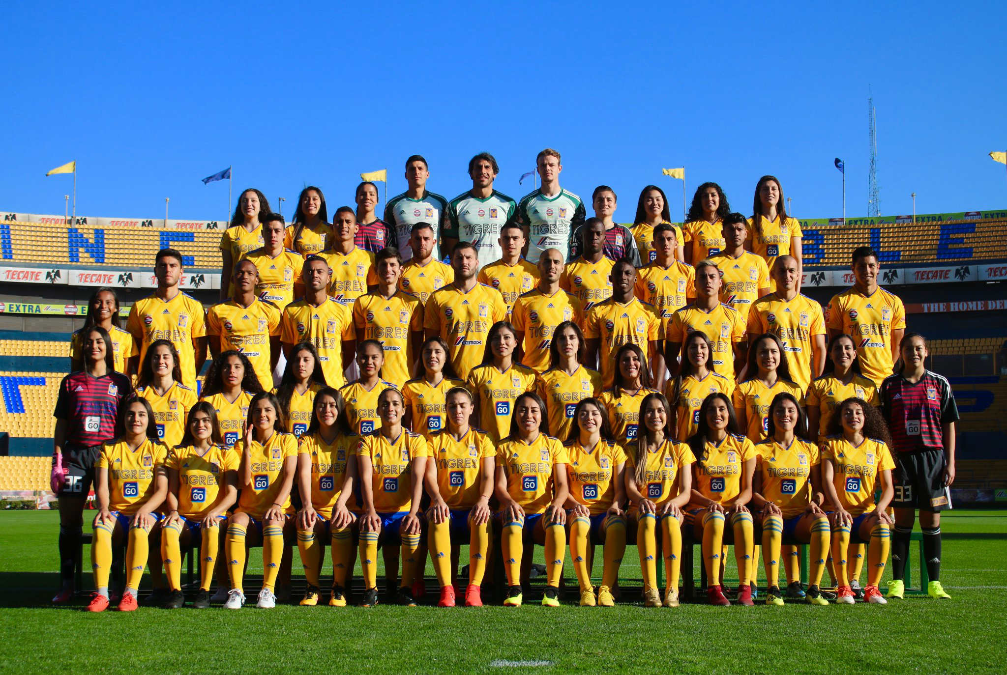 Tigres demuestra equidad de género con fotografía oficial (Twitter @TigresFemenil)