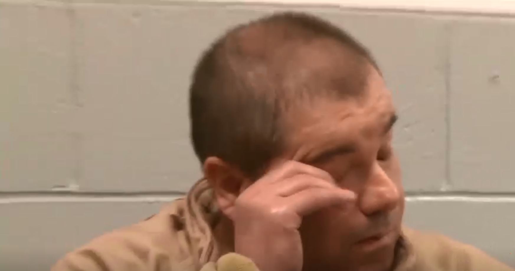 Un video difundido por la DEA muestra a 'El Chapo' Guzmán en shock y con lágrimas en los ojos. (Especial)