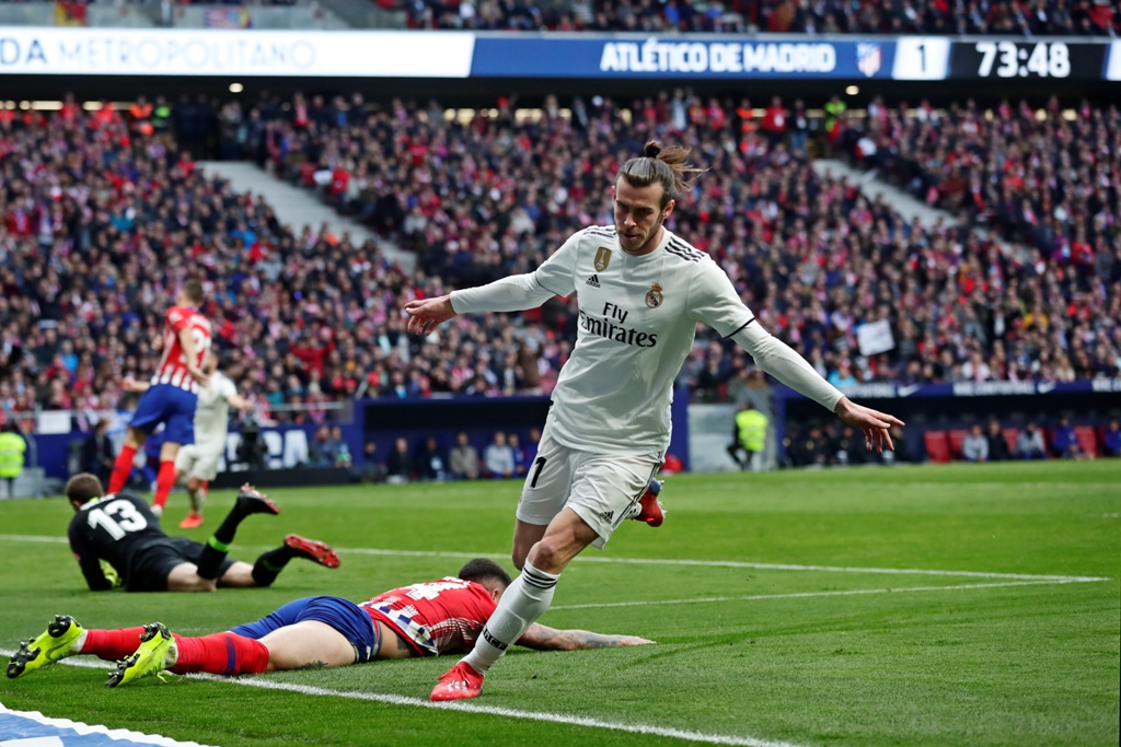 Gareth Bale tras anotar el gol en el Derbi (AP)