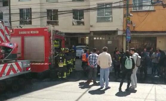 El fuego se originó en uno de los departamentos del edificio en la colonia Del Valle. | Jorge Becerril