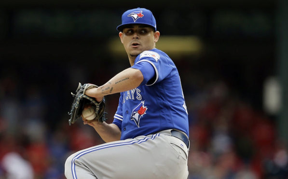 Roberto Osuna 8AP)