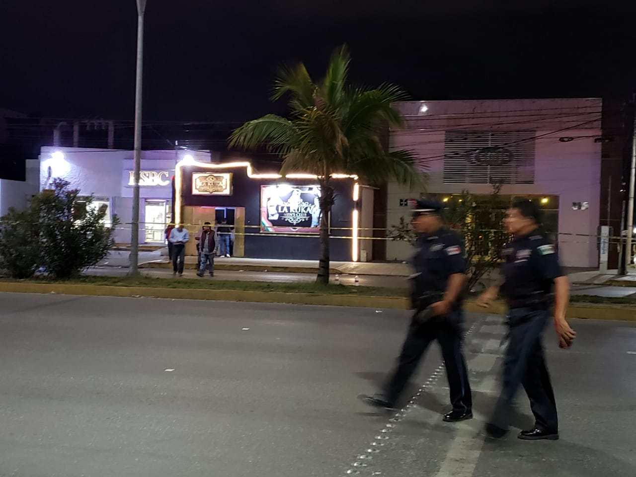 Un ataque a balazos dejó al menos cinco personas muertas en un bar de Cancún. (Especial)