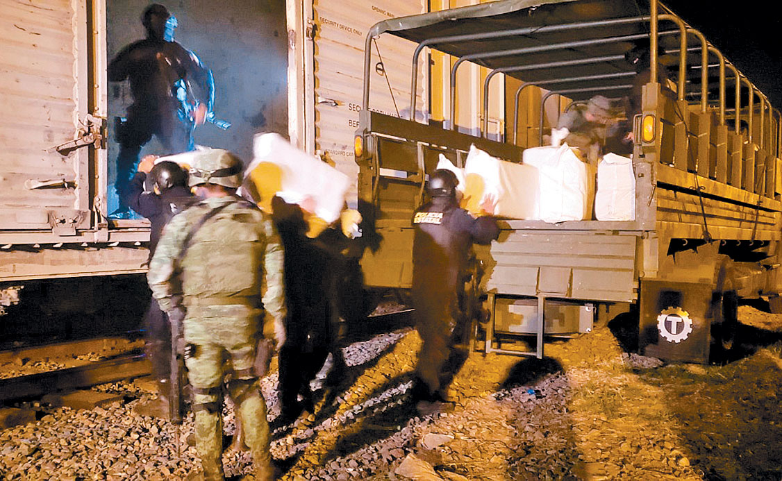 En Culiacán, federales decomisaron 1.5 toneladas de mota que era trasladada en tren. (Especial)