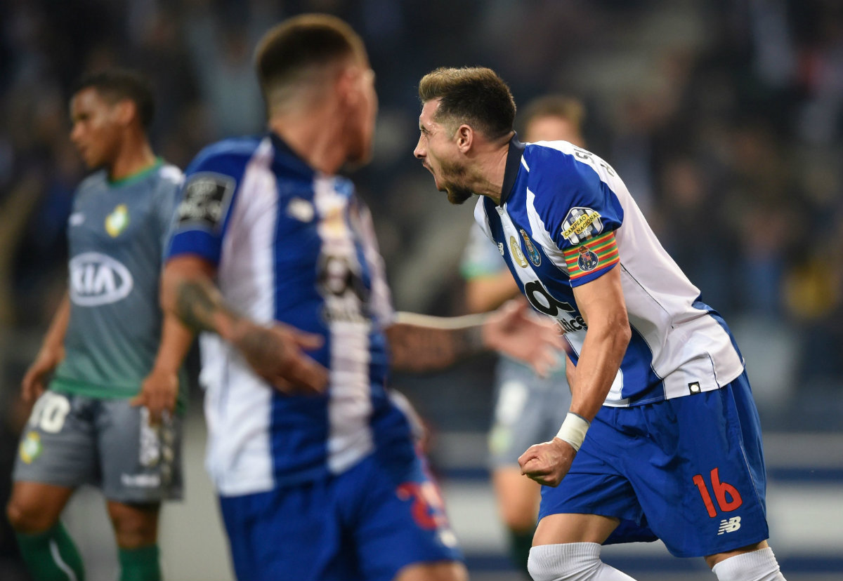Héctor Herrera anotó uno de los dos goles (AFP)