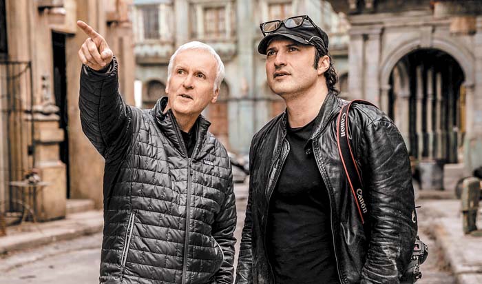 James Cameron produce y escribe, mientras que Robert Rodriguez (derecha) dirige. ESPECIAL