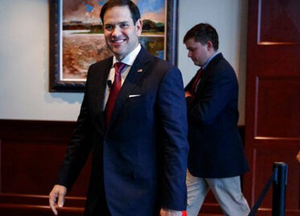El senador republicano a su llegada a Colombia.