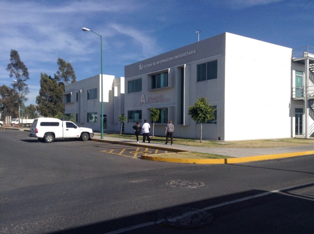 El rector de la UAP explicó que los docentes y trabajadores que desean jubilarse podrán realizar los trámites correspondientes (Jaime Zambrano)