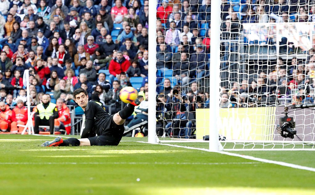 Thibaut Courtois ve el primer gol ante Girona (EFE)