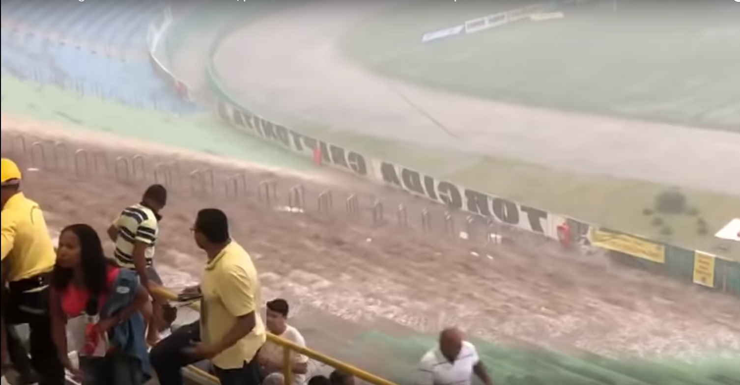 Así se vivió la inundación del estadio (Especial)