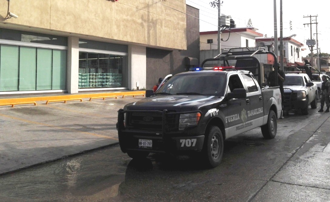 Farmacias fueron blanco de los asaltantes.