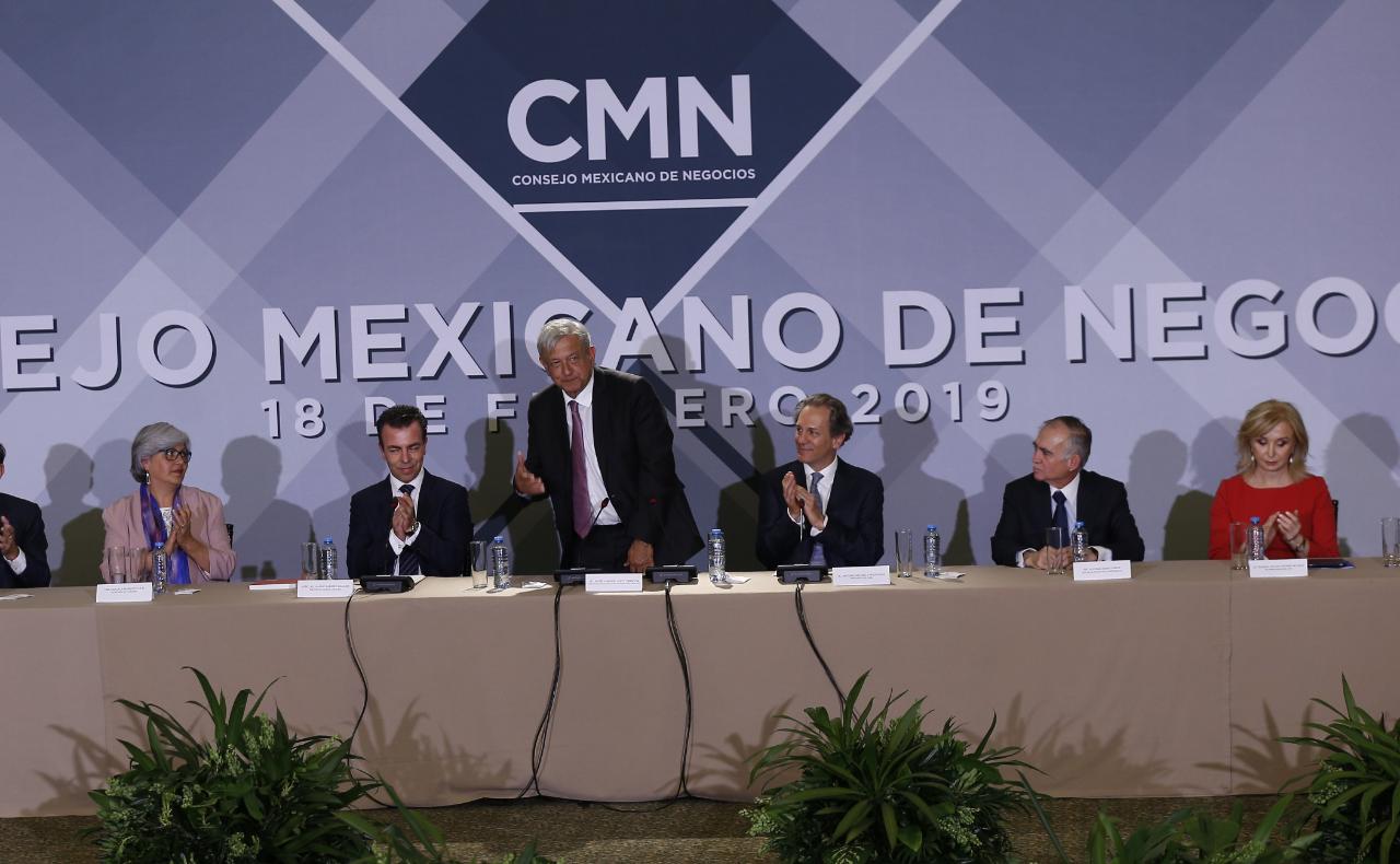 El presidente Andres Manuel Lopez  Obrador, Antonio del Valle y Alfonso Romo durante el evento.