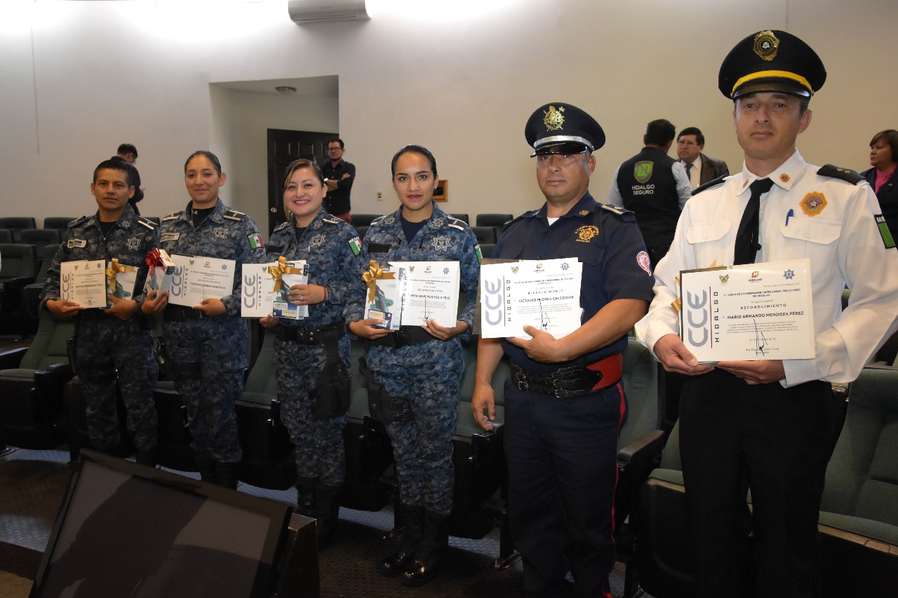 Reconocen empresarios a agentes destacados de la SSPH. (Cortesía)