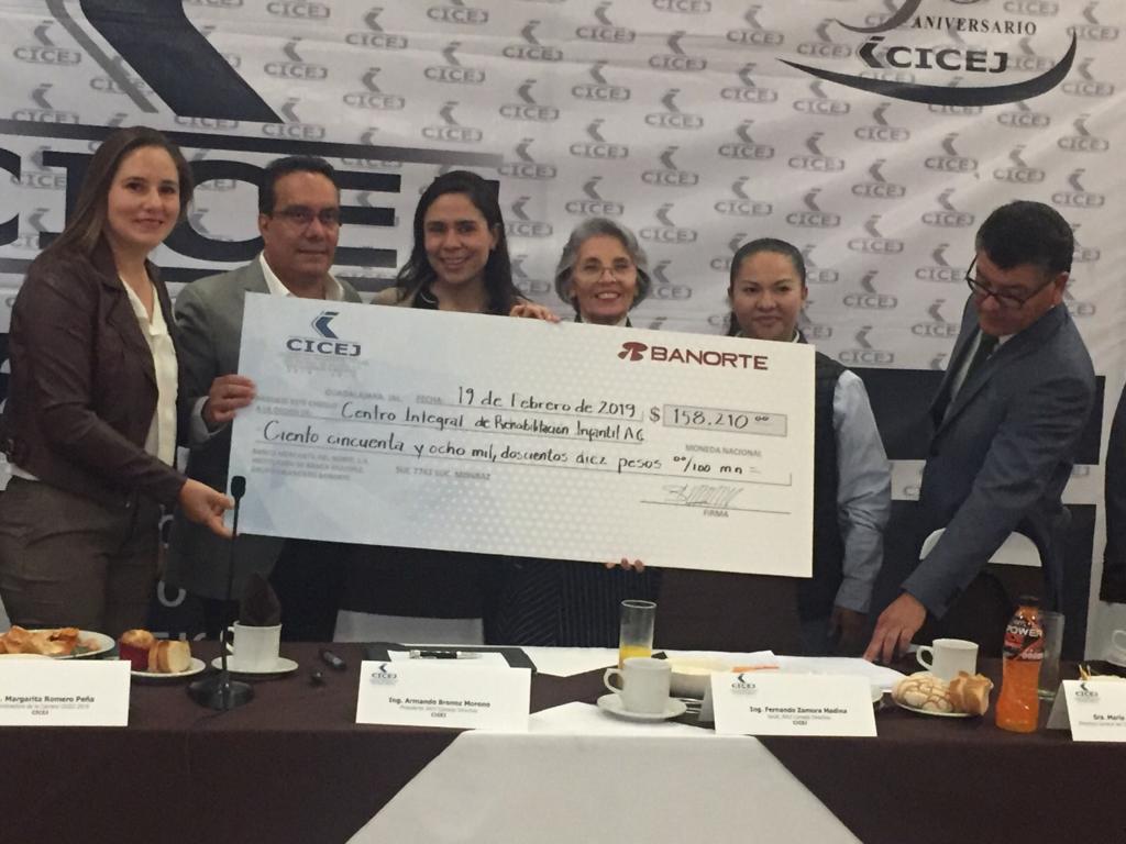 El donativo final fue de 160 mil pesos para CIRIAC por parte del Colegio de Ingenieros (Julieta Salgado)