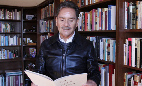 Poco a poco la literatura desplazó en su biblioteca al derecho. (Claudia Aguilar)