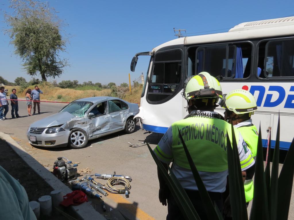 El accidente ocurrió este miércoles sobre el Camino Real de la Posta, en el puente que conduce a la junta auxiliar Santa Ana Xalmimilulco (Andrés Sánc