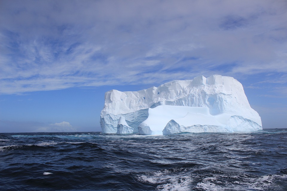 Las arrugas de deben a la forma en que el hielo fluye sobre una formación submarina. (Especial)