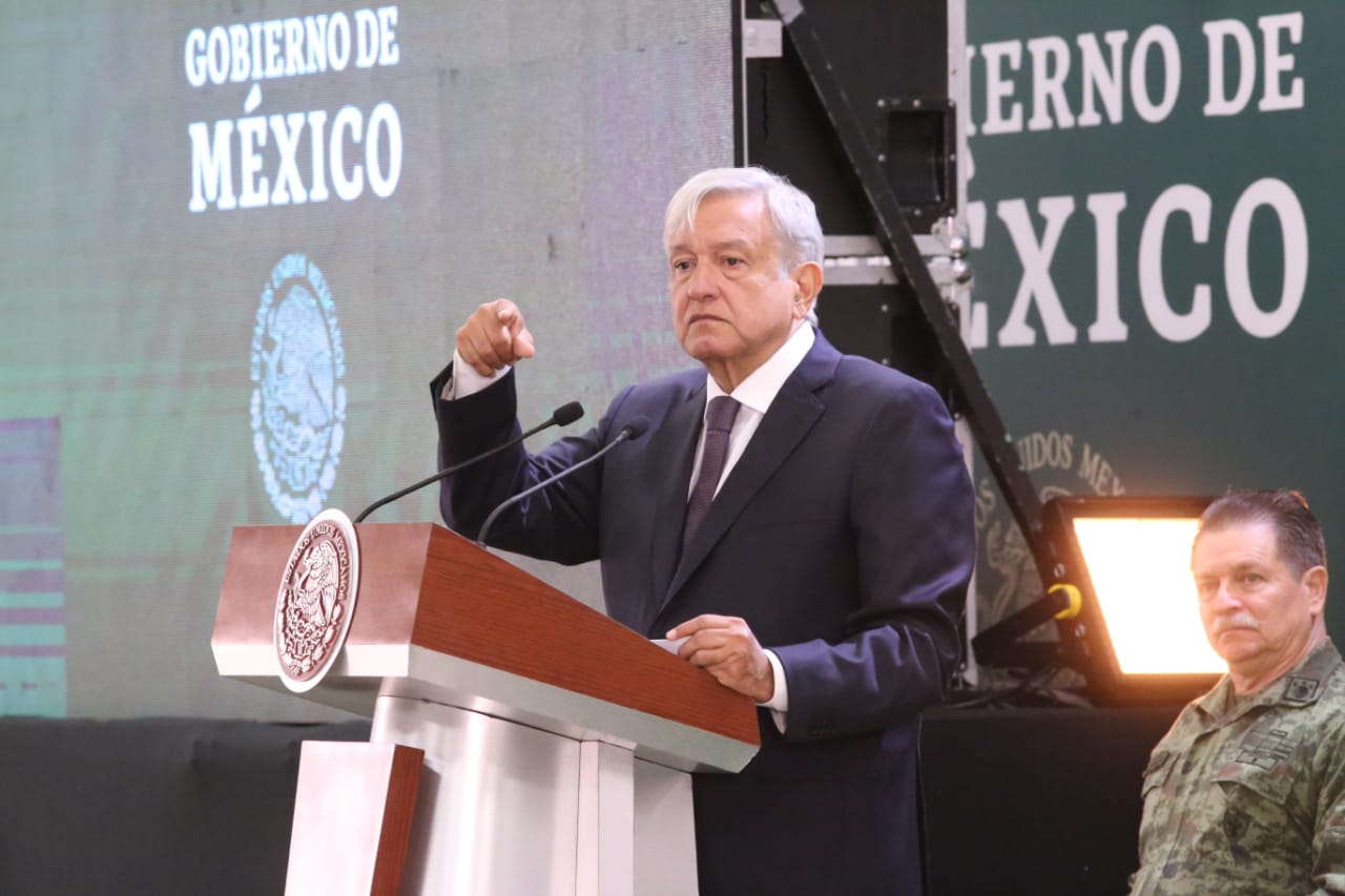 López Obrador recordó que fue un compromiso de campaña que hizo en la Macroplaza. (Foto: Raúl Palacios)