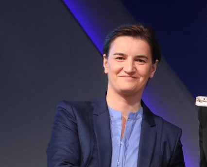 Ana Brnabic es una de las primeras jefas de gobierno cuya pareja dio a luz durante el ejercicio del cargo. (Especial)