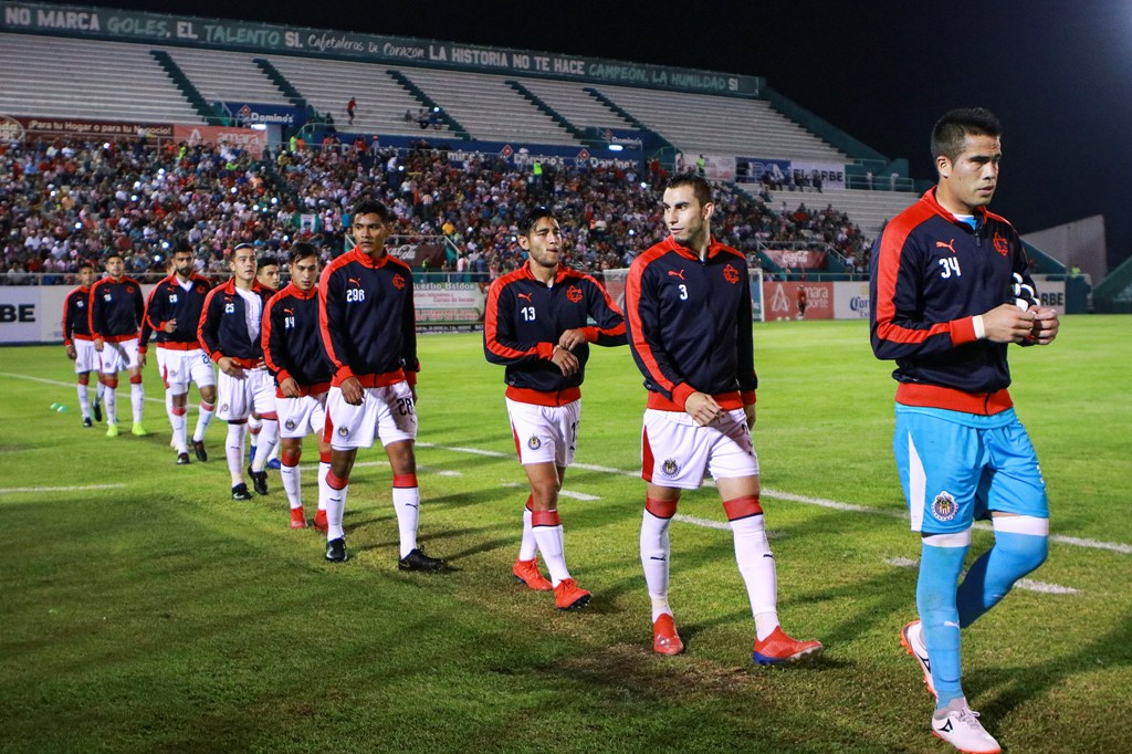 Chivas en el juego ante Cafetaleros (Imago7)