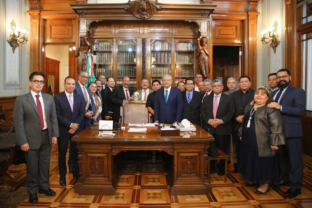 El presidente se reunió con pastores evangélicos.