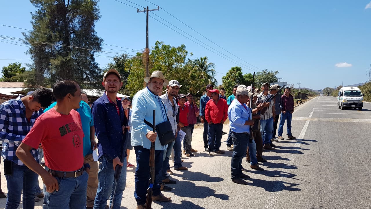 Habitantes de cuatro municipios decidieron armarse para enfrentar la violencia. (Javier Trujillo)