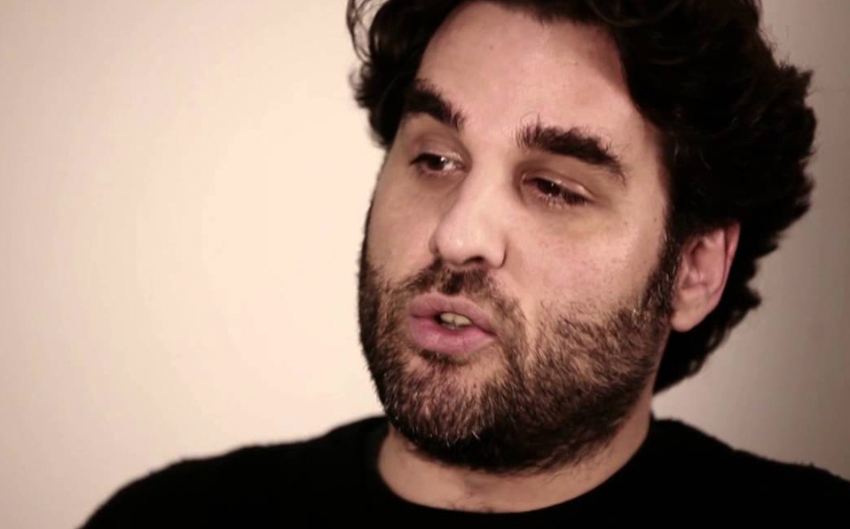 El asunto de este texto no es relatar la estupenda primera parte del libro sino suponer la desventaja de descifrar los últimos pensamientos, espasmos 