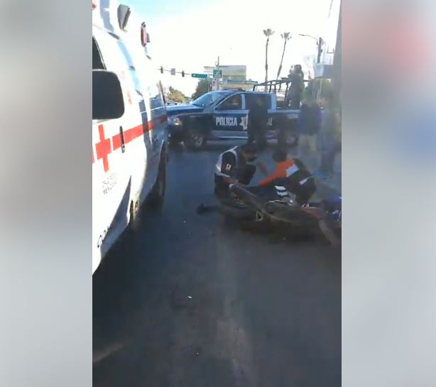 Cuando llegó la Cruz Roja el motociclista acababa de morir. (Multimedios Laguna)