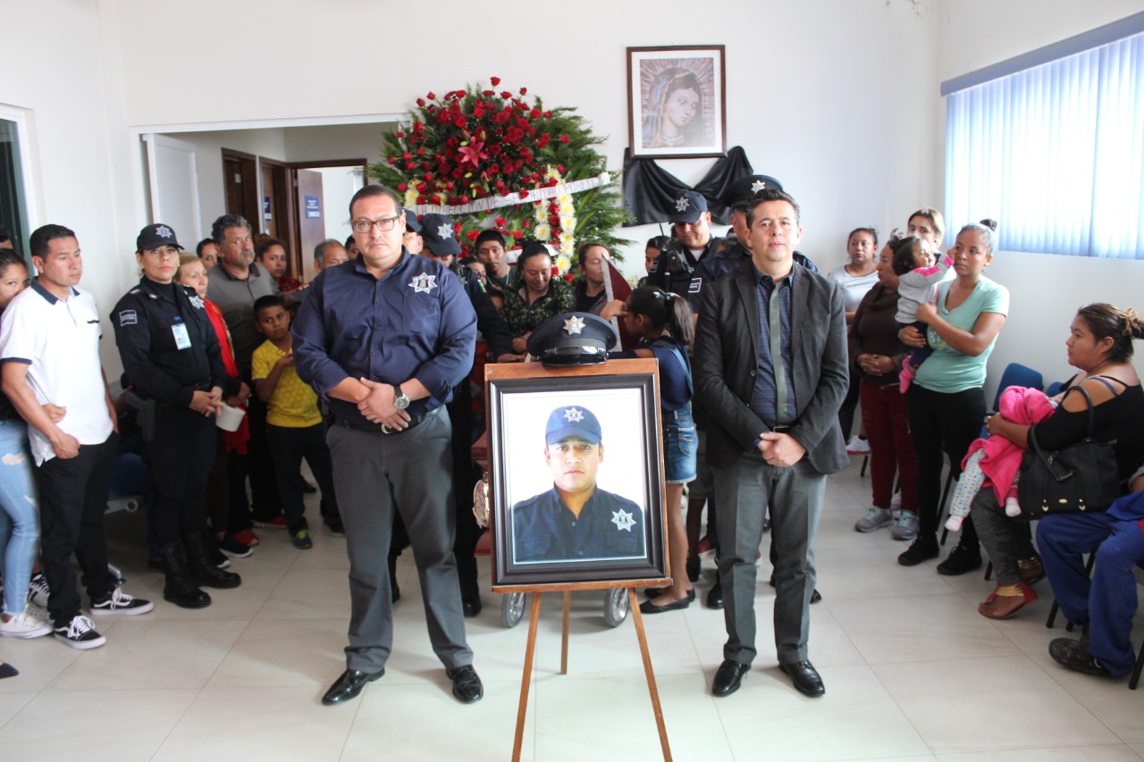 Guardias de honor acompañaron el cuerpo presente de Jesús Ávila