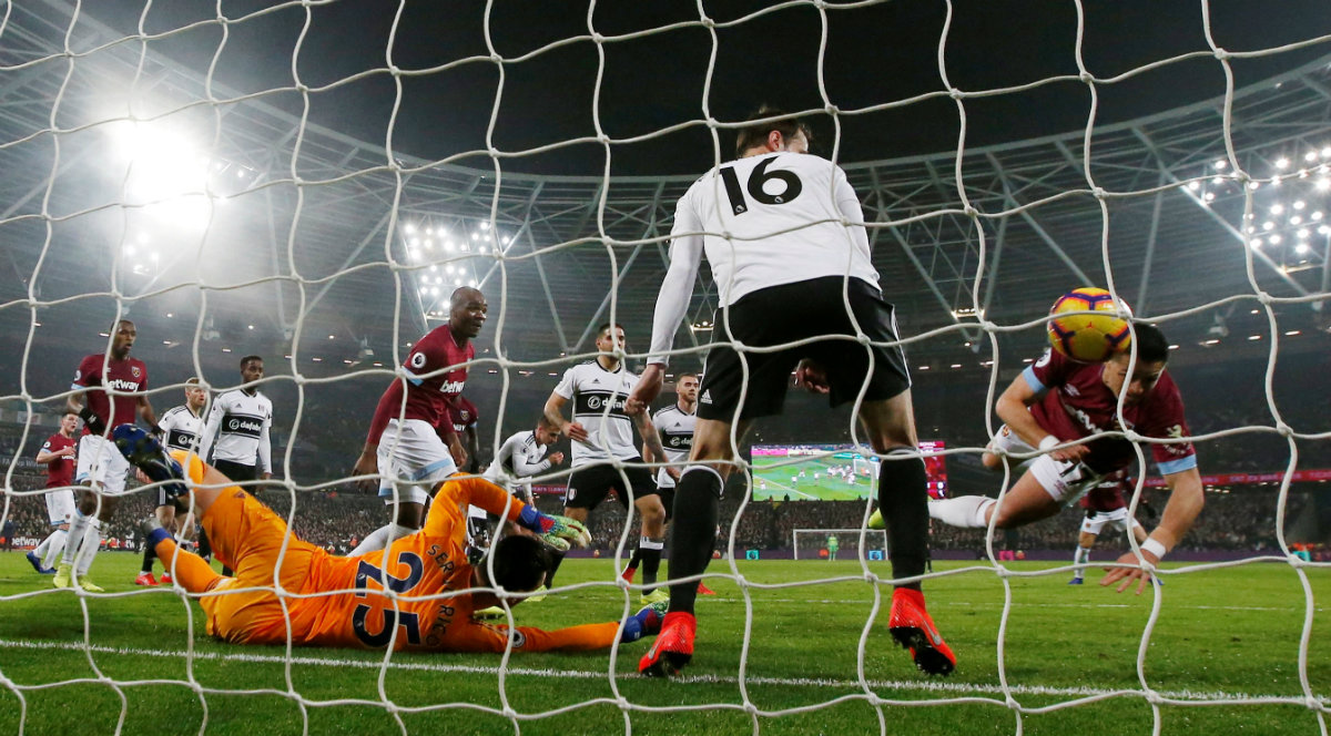 Javier Hernández marca su gol 50 en la Premier League (Reuters)