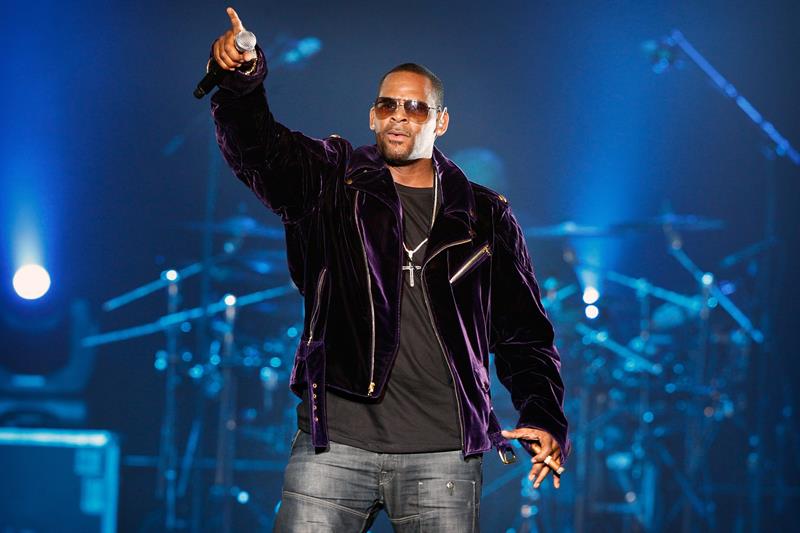 R. Kelly es acusado de abuso sexual en contra de tres menores (EFE)